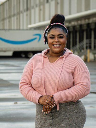 144 тисячі доларів заробітку від перевезень: історія жінки-водія вантажівки у США