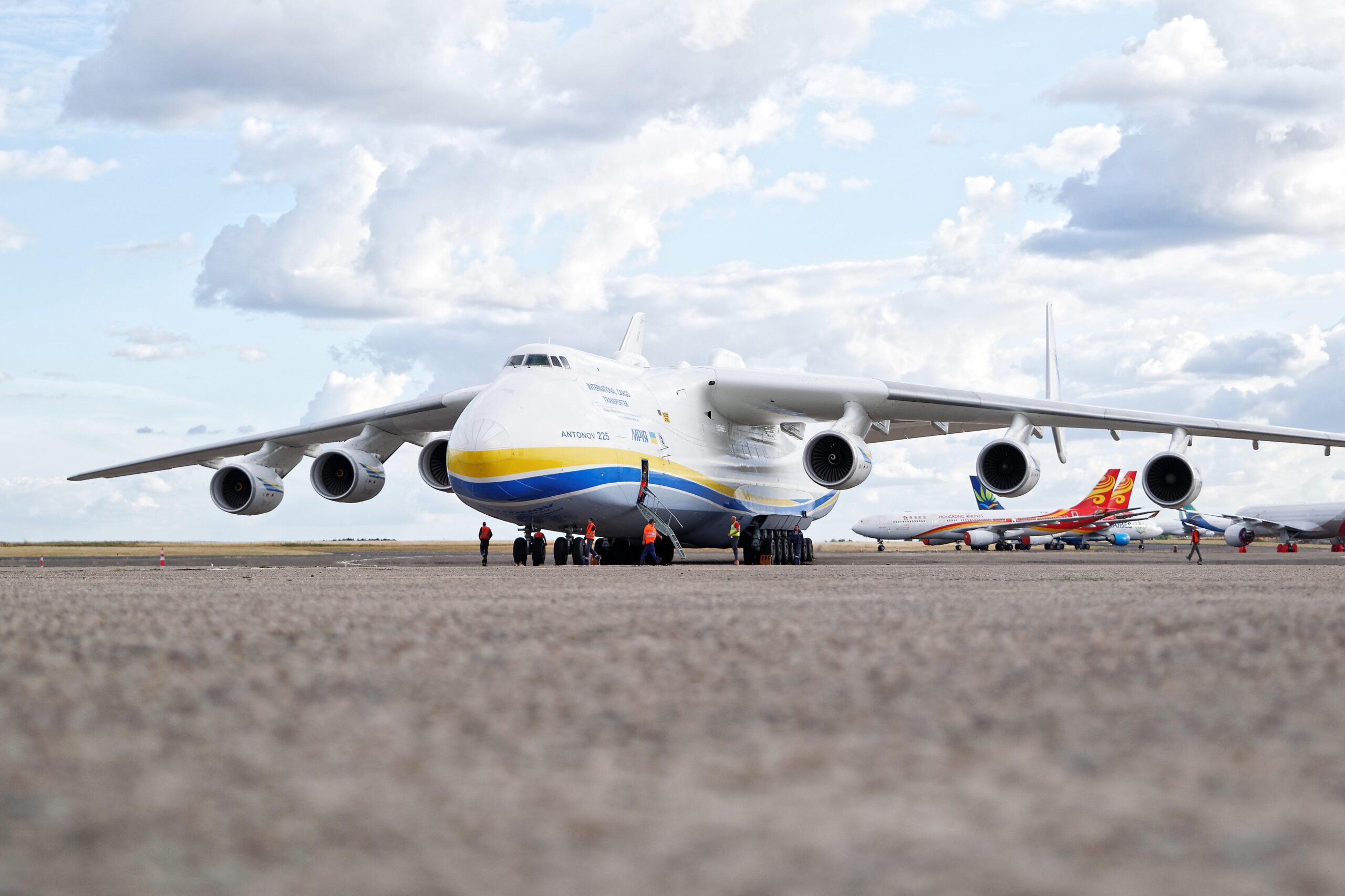 Вантажний літак для міжнародних авіаперевезень вантажів